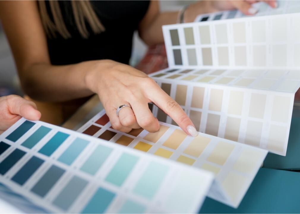 Use neutral or light color schemes